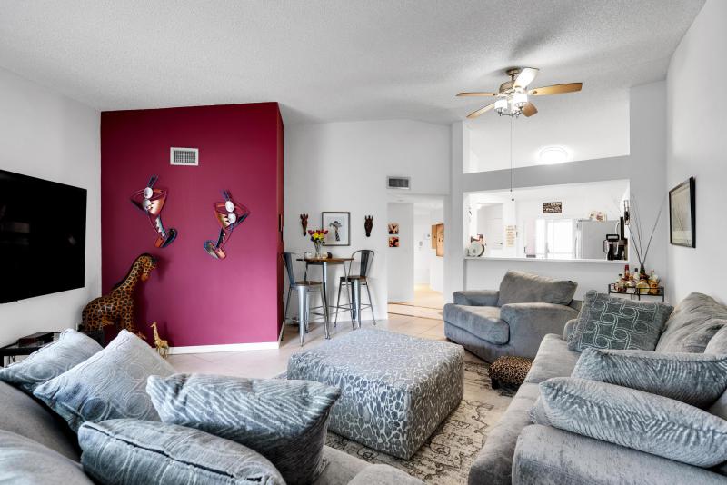  Condo & Townhome Photos
