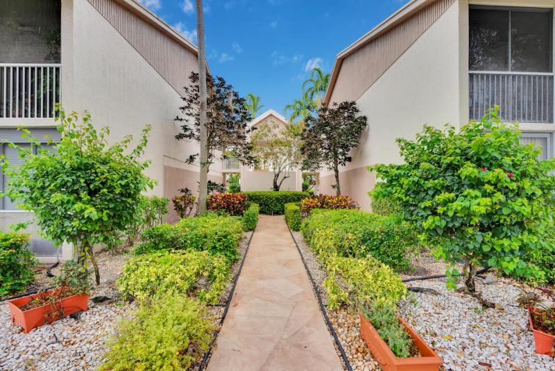  Condo & Townhome Photos