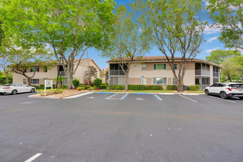  Condo & Townhome Photos
