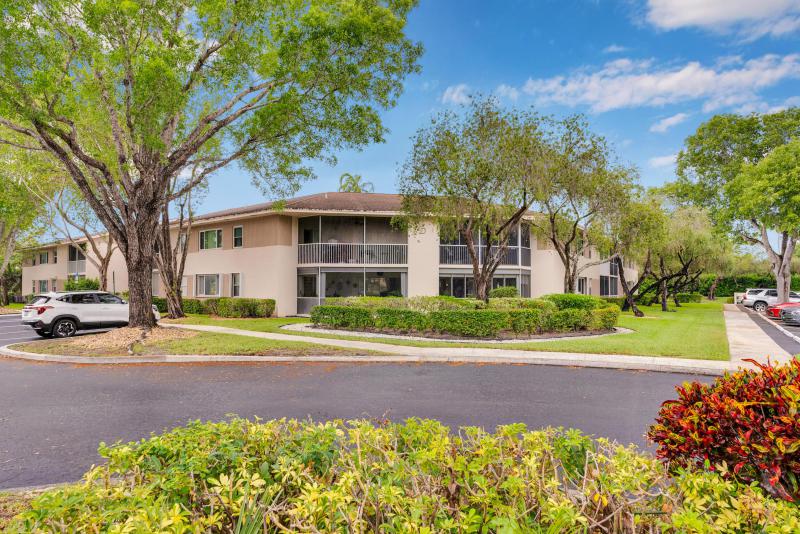  Condo & Townhome Photos