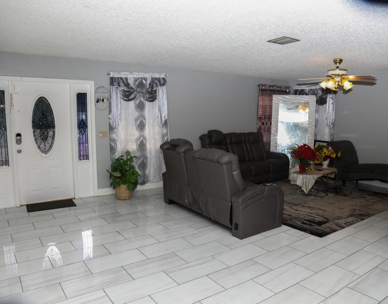  Single Family Homes Photo 4:  North Lauderdale,  FL 33068