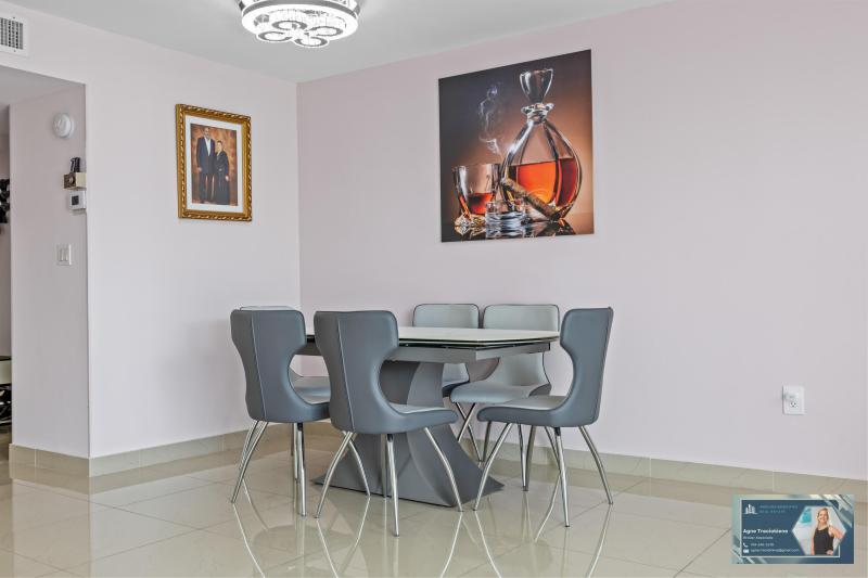  Condo & Townhome Photos