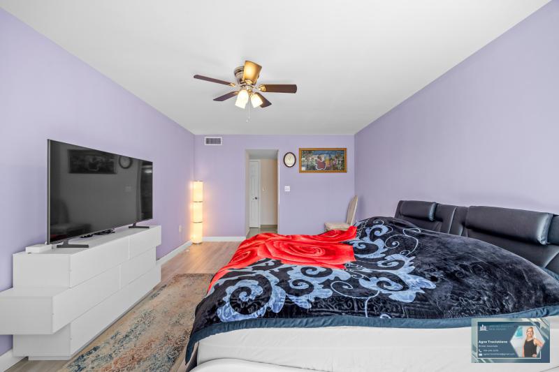  Condo & Townhome Photos