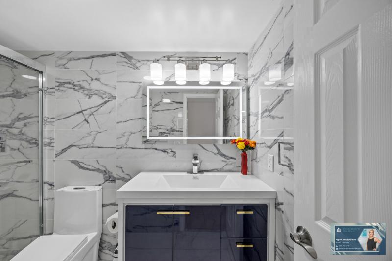  Condo & Townhome Photos