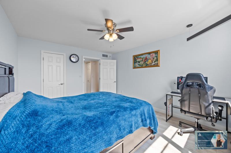  Condo & Townhome Photos