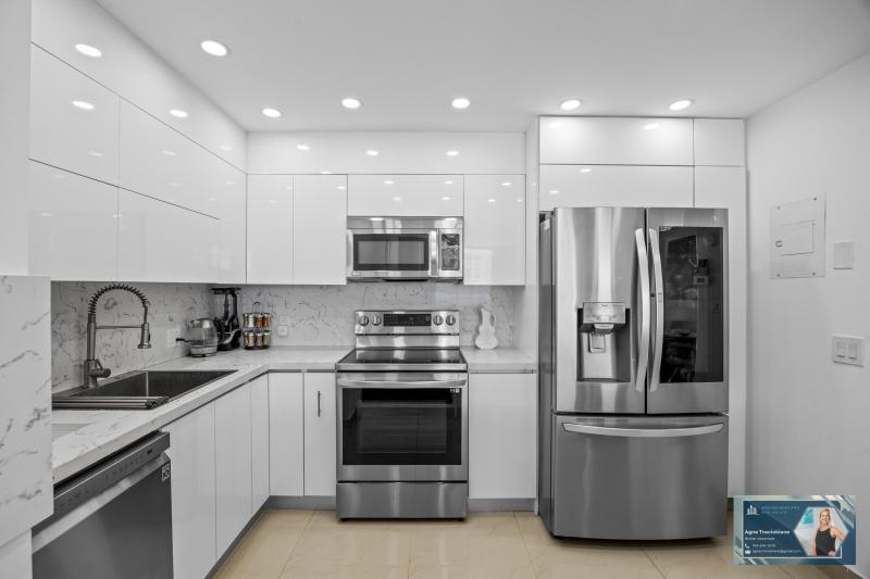  Condo & Townhome Photos