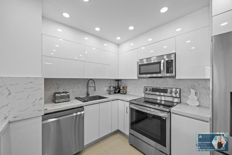  Condo & Townhome Photos