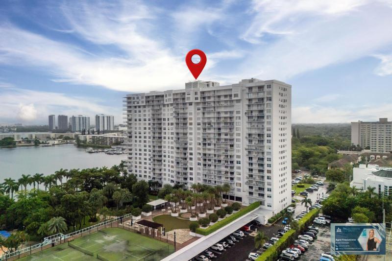  Condo & Townhome Photos
