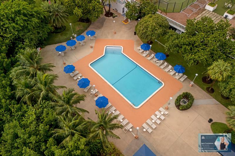  Condo & Townhome Photos