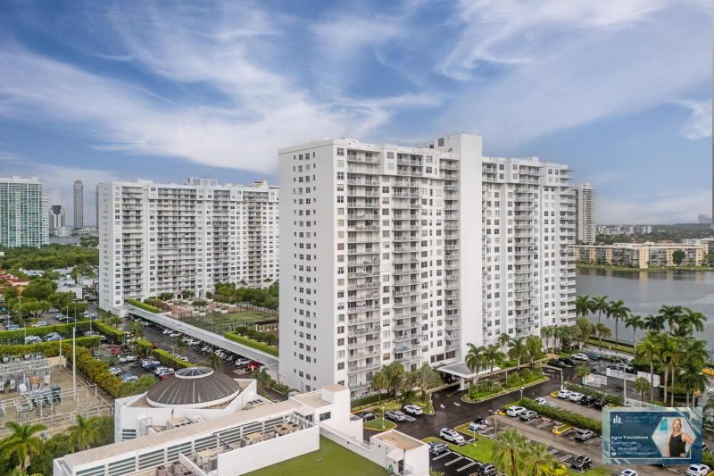  Condo & Townhome Photos