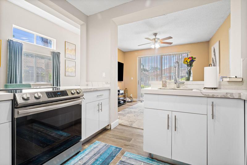  Condo & Townhome Photos