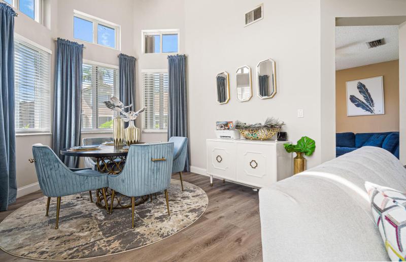  Condo & Townhome Photos