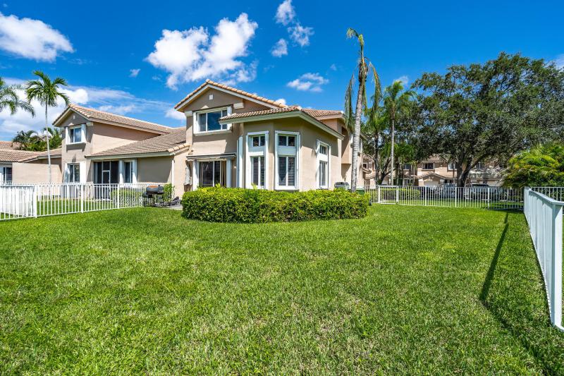  Condo & Townhome Photos