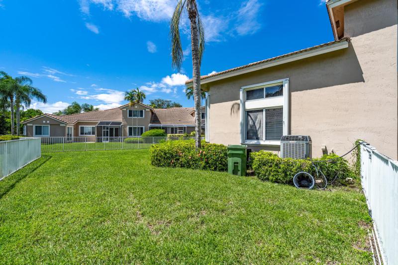  Condo & Townhome Photos