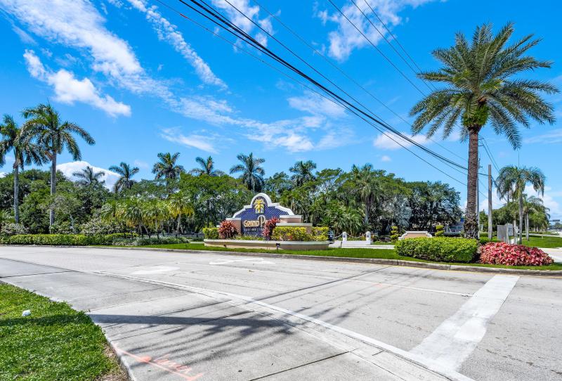  Condo & Townhome Photos