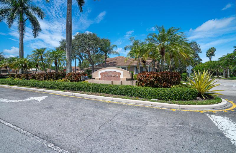  Condo & Townhome Photos