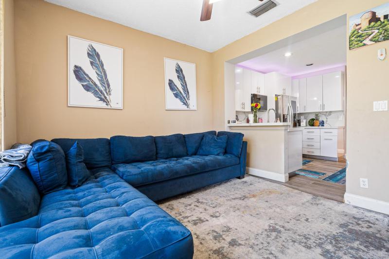  Condo & Townhome Photos