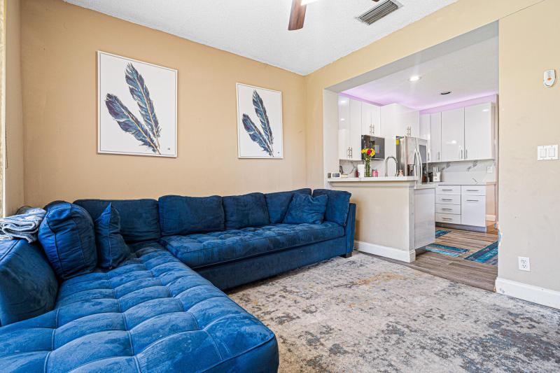  Condo & Townhome Photos