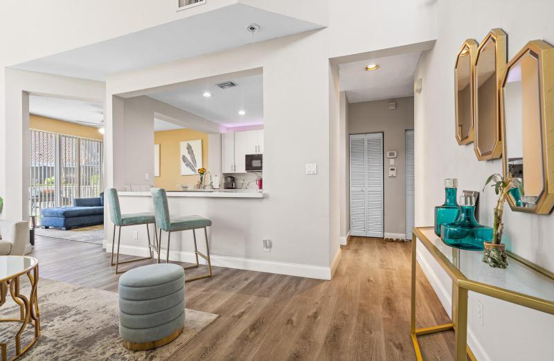  Condo & Townhome Photos