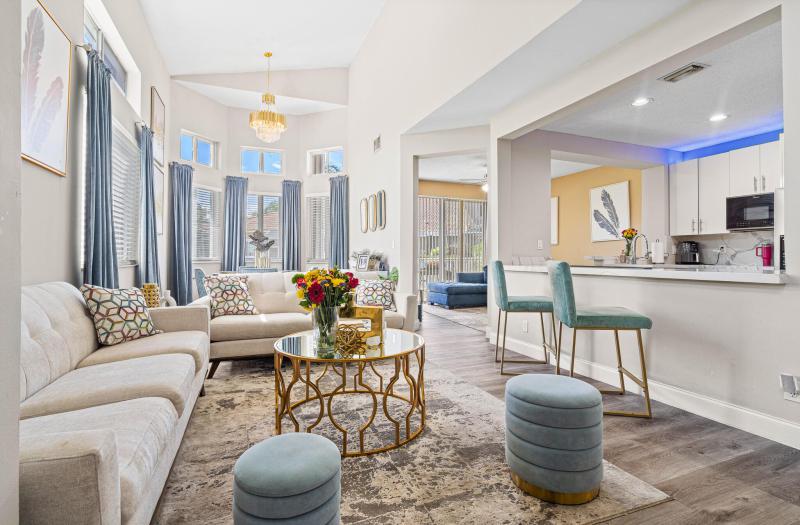  Condo & Townhome Photos