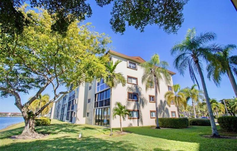  Condo & Townhome Photos