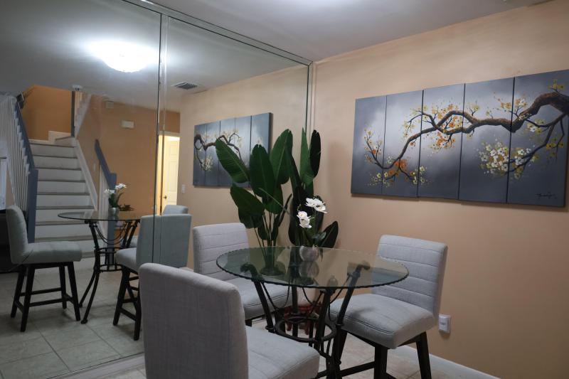  Condo & Townhome Photos