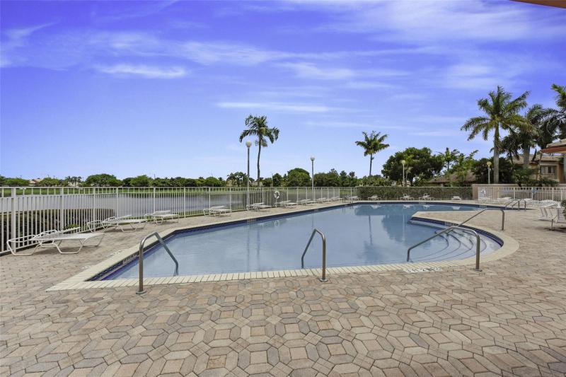  Condo & Townhome Photos