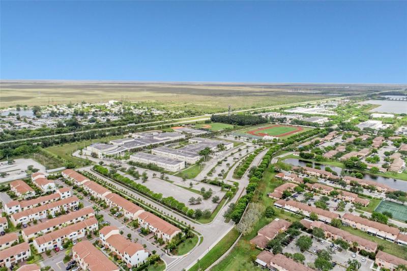  Condo & Townhome Photos