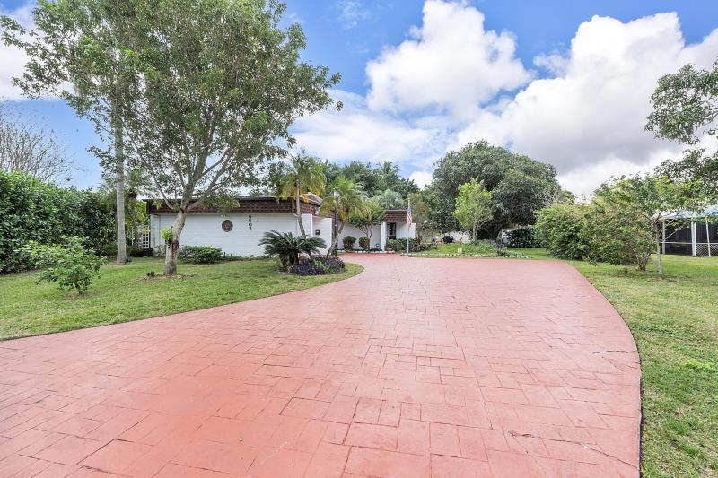  Single Family Homes Photo 2:  Tamarac,  FL 33319