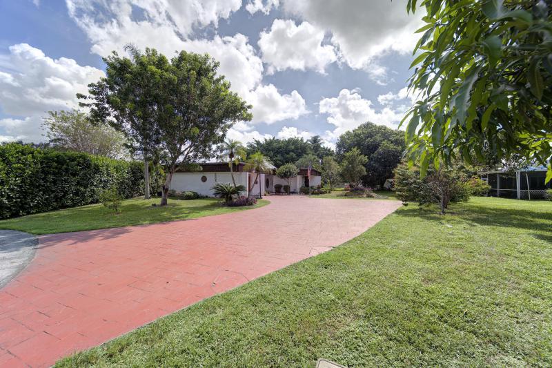  Single Family Homes Photo 3:  Tamarac,  FL 33319