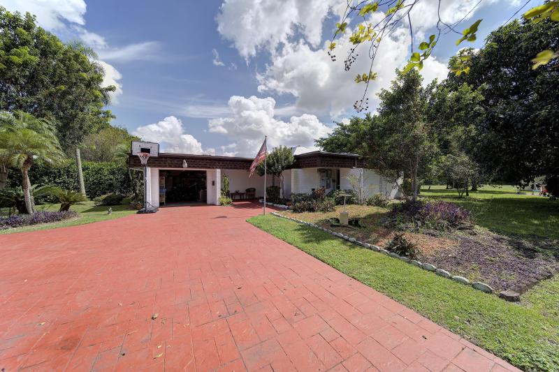  Single Family Homes Photo 5:  Tamarac,  FL 33319
