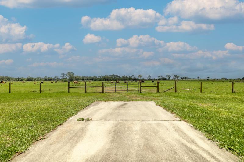  Commercial & Industrial Land Images 