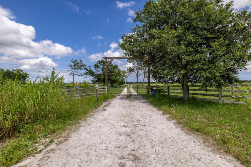  Commercial & Industrial Land Images 