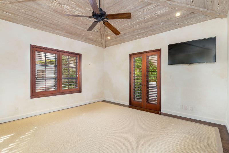  Single Family Homes Photo 13:  Palm Beach,  FL 33480