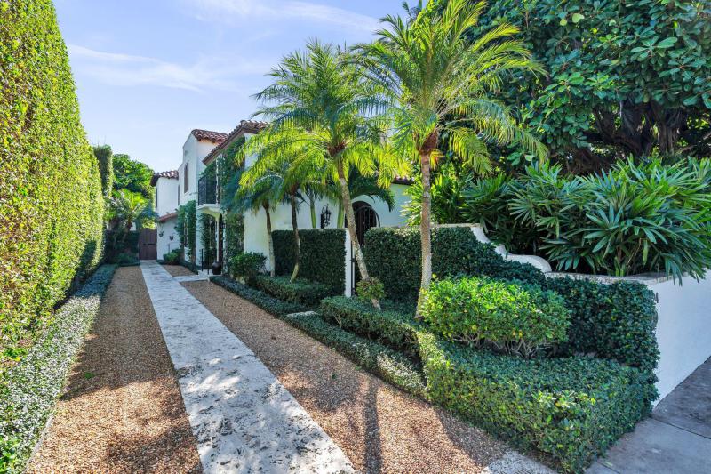  Single Family Homes Photo 2:  Palm Beach,  FL 33480