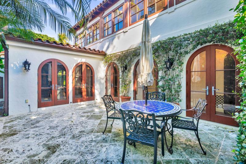  Single Family Homes Photo 22:  Palm Beach,  FL 33480