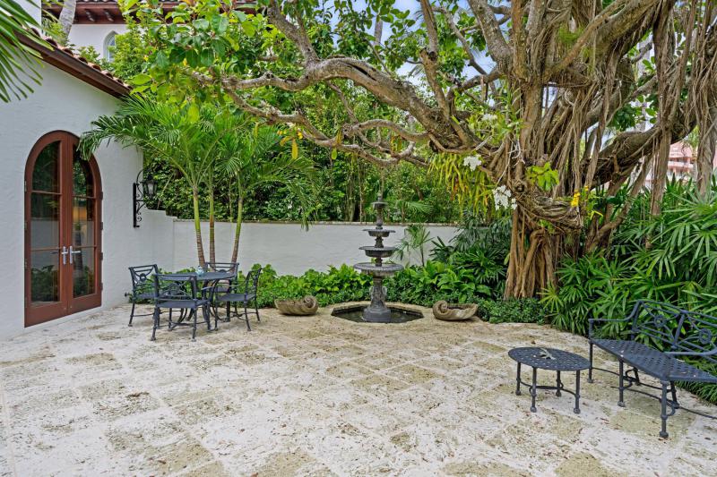  Single Family Homes Photo 5:  Palm Beach,  FL 33480