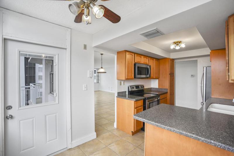  Condo & Townhome Photos