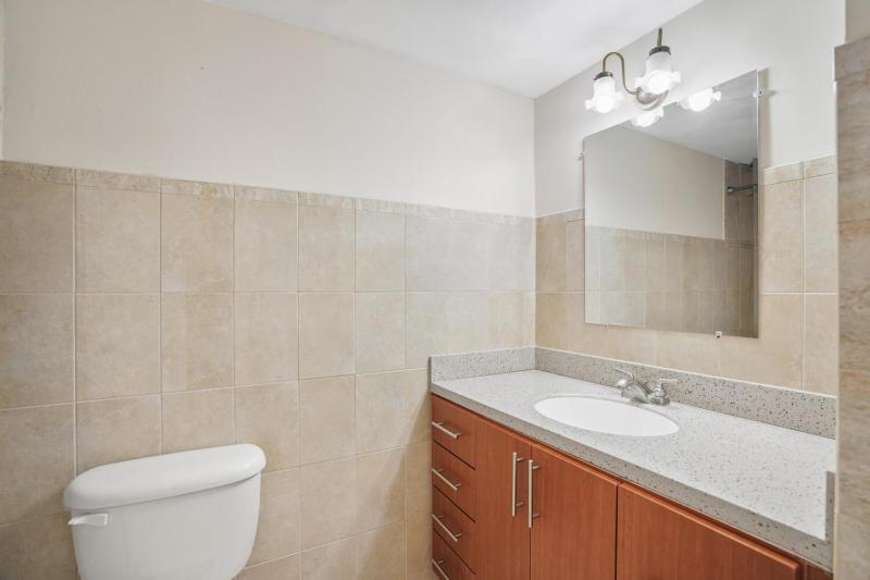  Condo & Townhome Photos