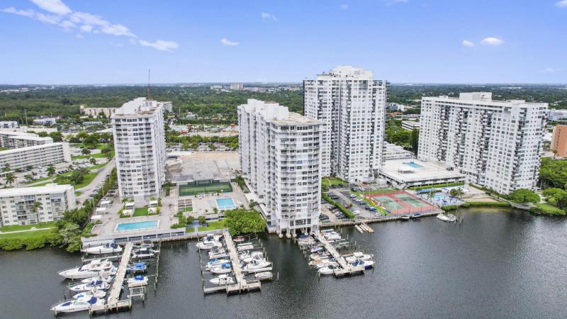  Condo & Townhome Photos