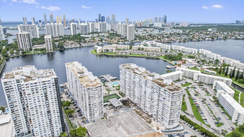  Condo & Townhome Photos