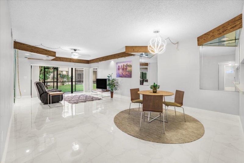  Condo & Townhome Photos