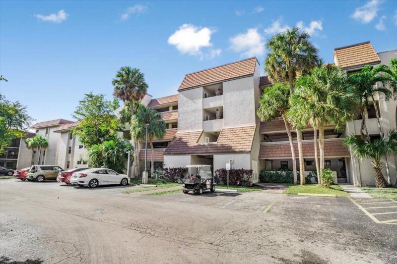  Condo & Townhome Photos