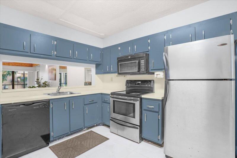  Condo & Townhome Photos