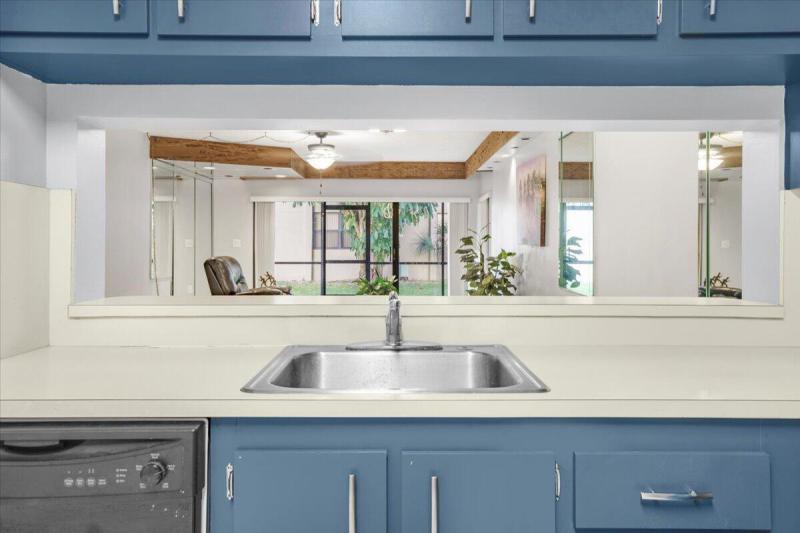  Condo & Townhome Photos