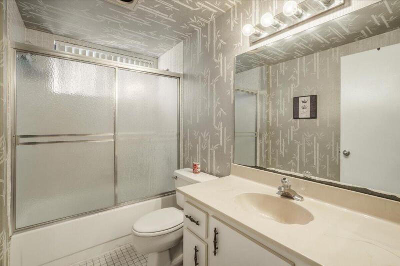  Condo & Townhome Photos