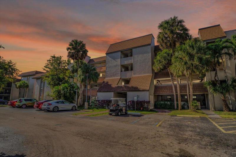  Condo & Townhome Photos