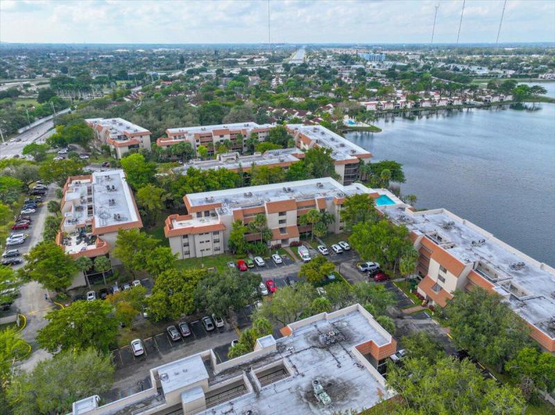  Condo & Townhome Photos