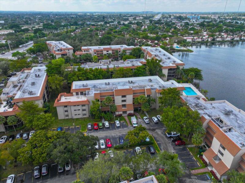  Condo & Townhome Photos