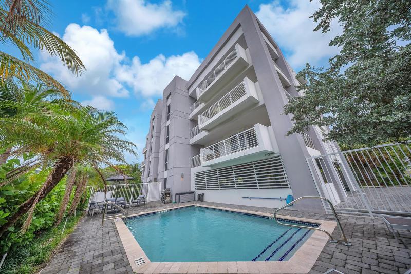  Condo & Townhome Photos